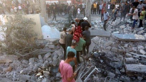 بينهم طفلة ماتت جوعا.. عشرات الشهداء والجرحى في قصف إسرائيلي على غزة
