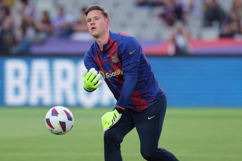 برشلونة في مأزق: شتيغن يطالب بكامل مستحقاته قبل الرحيل