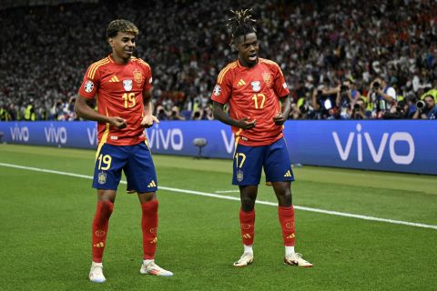 نيكو ويليامز يوافق على شروط برشلونة والصفقة تقترب