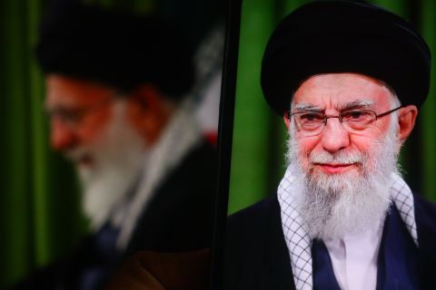 إيران: خامنئي في مخبأ سري والاتصال به برسائل مكتوبة