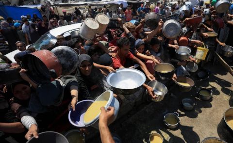 بينهم منتظرو مساعدات.. عشرات الشهداء والجرحى في غزة