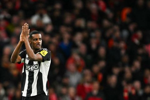 معركة ثلاثية بين ليفربول ونيوكاسل والهلال السعودي..من سيفوز بتوقيع إيزاك؟