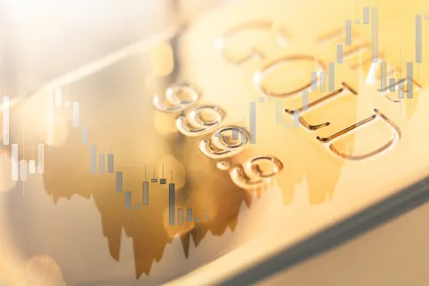 أسعار الذهب تهوى في ظل ضعف الدولار