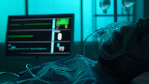 العراق: حريق داخل صالة الانعاش في مستشفى معروف