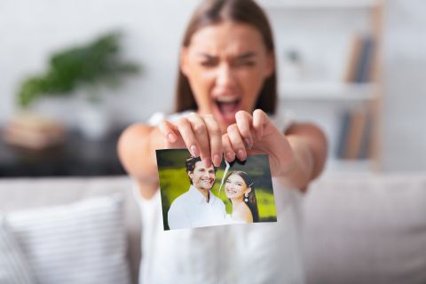 زوجة الرئيس التنفيذي الخائن تتحرك سريعًا بعد الفضيحة