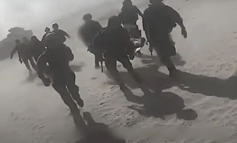 إسرائيل تستهدف شخصية بارزة.. وتشير لـ