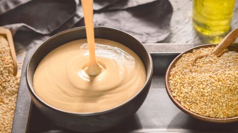 فوائد تناول ملعقة طحينة لمدة شهر للنساء