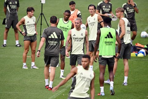 ريال مدريد يستعد لافتتاح الليغا..هل يمنح تشابي دقائق لماستانتونو؟