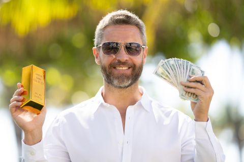 الذهب يقفز بفعل تراجع الدولار