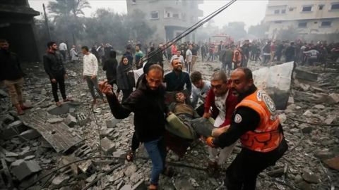 شهداء وجرحى ومفقودون.. إسرائيل تقصف منتظري المساعدات