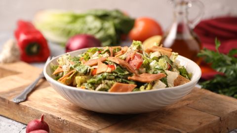 سلطة فتوش الباذنجان