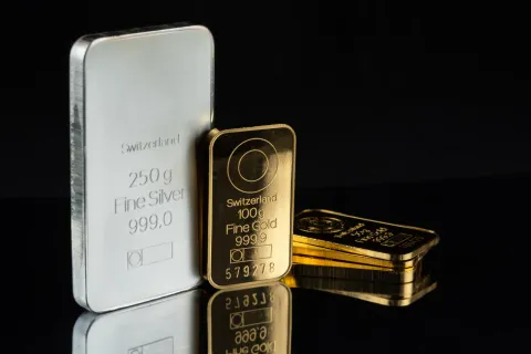 أسعار الذهب تسجل رقماً قياسياً بتخطيها 3501 دولار