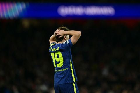 ألفاريز يبدأ في الشعور بالإحباط في أتلتيكو..وبرشلونة يراقب الوضع عن كثب