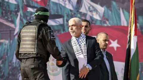  تفاصيل مقترح.. حرق جثمان السنوار