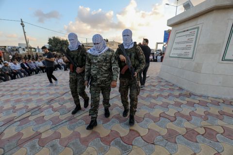 الذهب يُسجل أعلى مستوى في تاريخه بالكامل