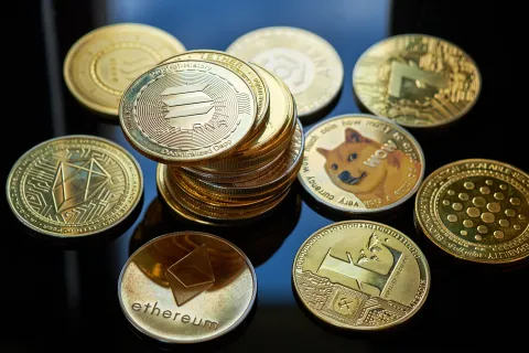 دولة تتصدر تداول العملات في الشرق الأوسط