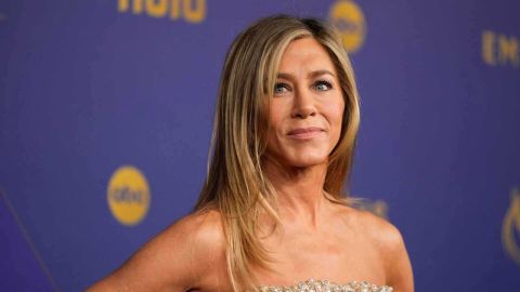 جينيفر أنيستون تؤكّد علاقتها بجيم كيرتس بصورة حميمية بمناسبة عيد ميلاده