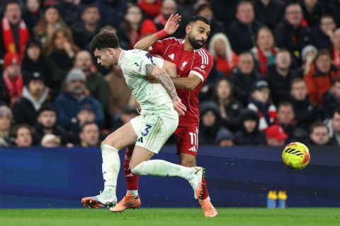 روني يطالب بقرار صادم تجاه صلاح لإنقاذ موسم ليفربول