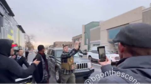 فيديو: اعتداء بلحم الخنزير على القرآن 