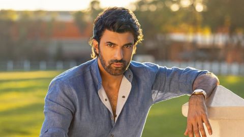 Bereketli Topraklar premieres with Engin Akyürek and Gülsim Ali, earning steady ratings