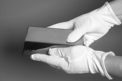 UAE unveils the world's largest silver ingot