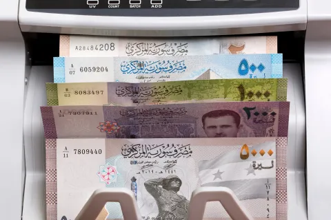 صور آل الأسد تختفي من الليرة السورية