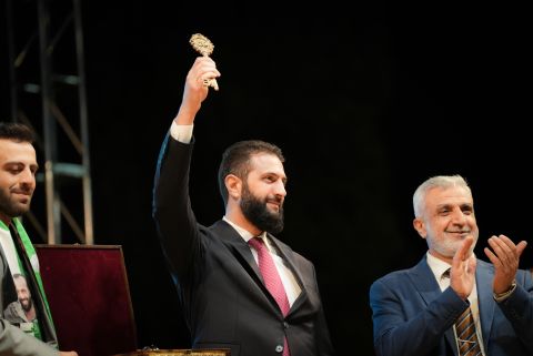 فيديو: مباراة كرة بين أحمد الشرع وقيادات أمريكية