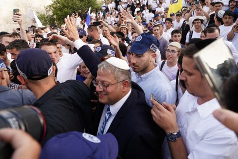 فيديو إستفزازي: بن غفير يشرف على هدمِ منازل 