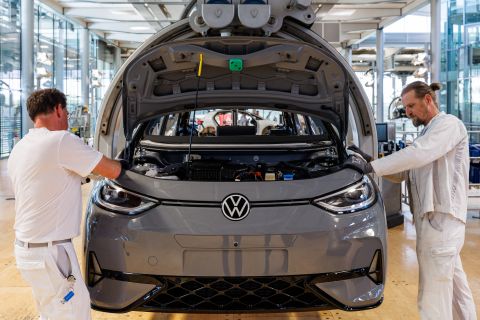 Trump urges Maduro to step down as U.S. intercepts Venezuelan oil tankers