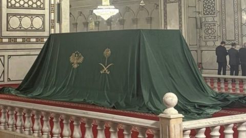 فيديو:الشرع يكشف عن ما في صندوق