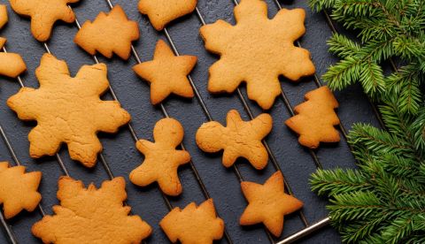 بسكويت الزنجبيل: لمسة دفء وبهجة على مائدة عيد الميلاد