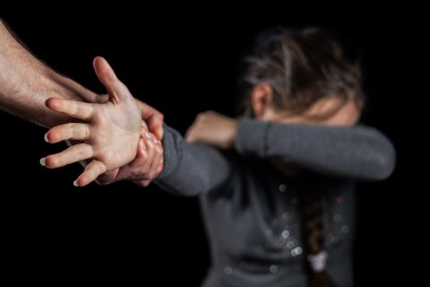 فيديو: رجل يجرّ امرأة في شوارع تركيا!