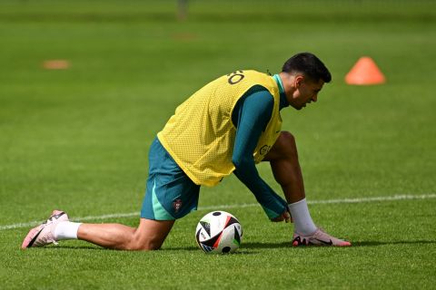 كانسيلو ينضم لتدريبات برشلونة ويستعد لظهوره الأول في كأس الملك