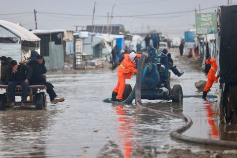 Israeli army won't withdraw from the yellow line areas