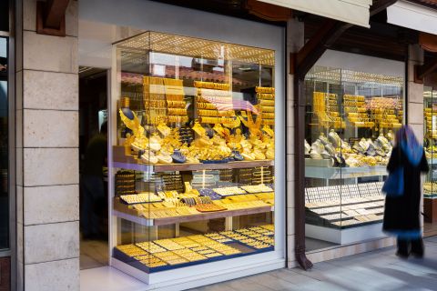 مالك مطاعم سوشي يدفع 