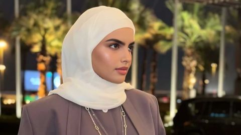 أميرة الناصر تدعم سارة الودعاني في خلعها للحجاب.. وتعلّق 