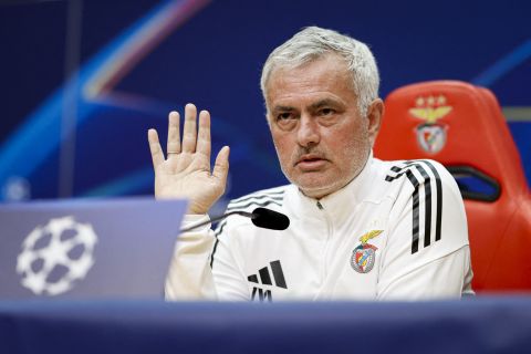 مورينيو يشعل الأجواء بتصريحات نارية قبل صدام ريال مدريد وبنفيكا