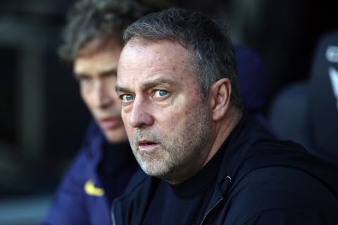 فليك يواجه معضلة كبرى في خط الوسط قبل قمة برشلونة وأتلتيكو مدريد