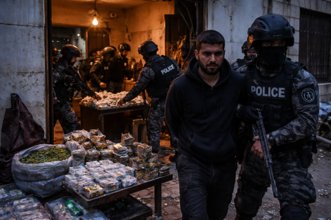 فيديو: حملة عنيفة ضد تجار المخدرات 