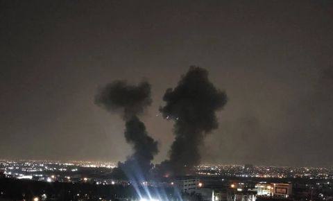 بينهم مسعفون.. قتلى في غارات إسرائيلية عنيفة على جنوب لبنان