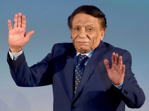 عادل إمام يكشف مفاجأة كبيرة لجمهوره.. ويسجّل تاريخه بصرياً