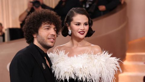 Selena Gomez sparks buzz after kissing Benny Blanco’s feet