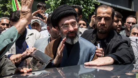 نجاة نجل خامنئي من الغارات الأمريكية والإسرائيلية