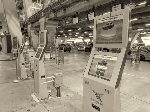 طائرة تستهدف مطار الكويت الدولي 