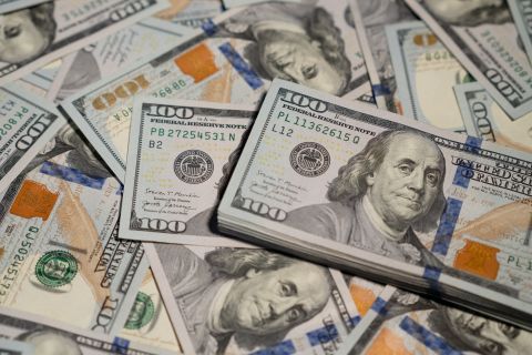 الدولار يستقر وسط تصاعد التوترات في الشرق الأوسط