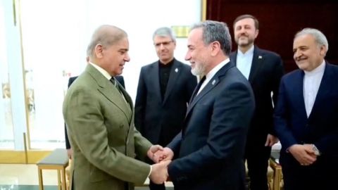 عراقجي يلتقي قائد الجيش الباكستاني في إسلام آباد