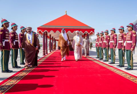 Qatari Emir visits Oman, holds talks with Sultan Haitham