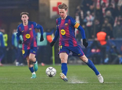 أزمة في وسط برشلونة قبل مواجهة أتلتيكو..من يعوض دي يونغ؟