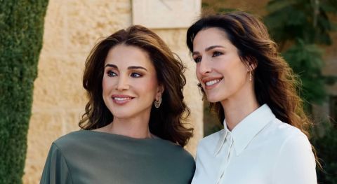في صورة خاصة.. الملكة رانيا تهنئ الأميرة رجوة في عيد ميلادها