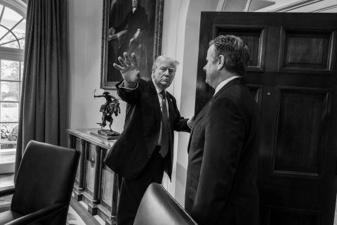 ما هو الجهاز السري الذي مكّن الطيارين الأمريكيين من النجاة داخل إيران؟